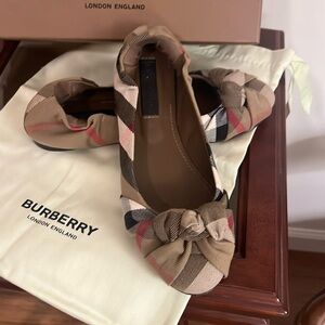 Burberry flats